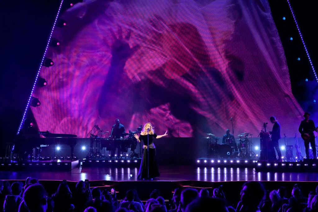 adele singing on stage