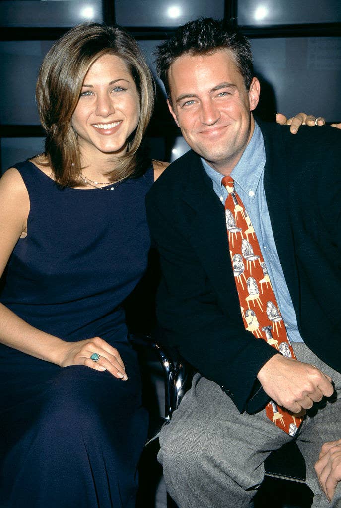 jennifer aniston and matthew perry smiling