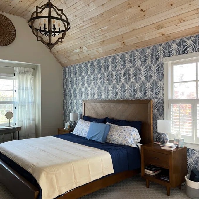 Reviewer&#x27;s photo of the wallpaper in the color Coastal Blue