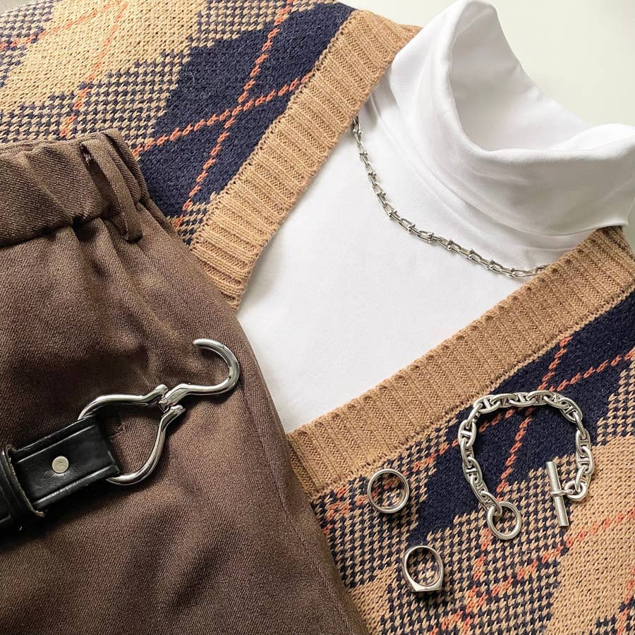 これは全色買うって決めた Guの 990円トップス 着回しの天才なんだけど