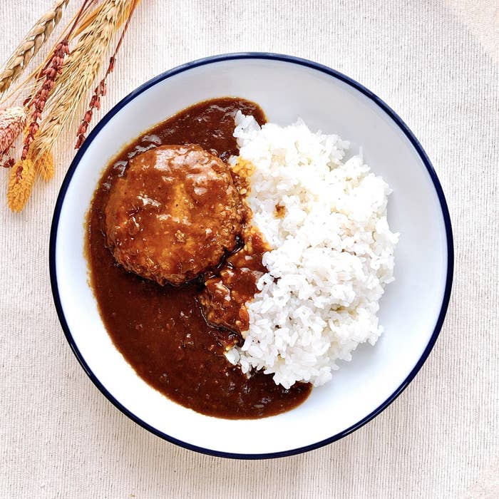 無印良品のご飯のお供「素材を生かした ハンバーグのデミグラスソースカレー」