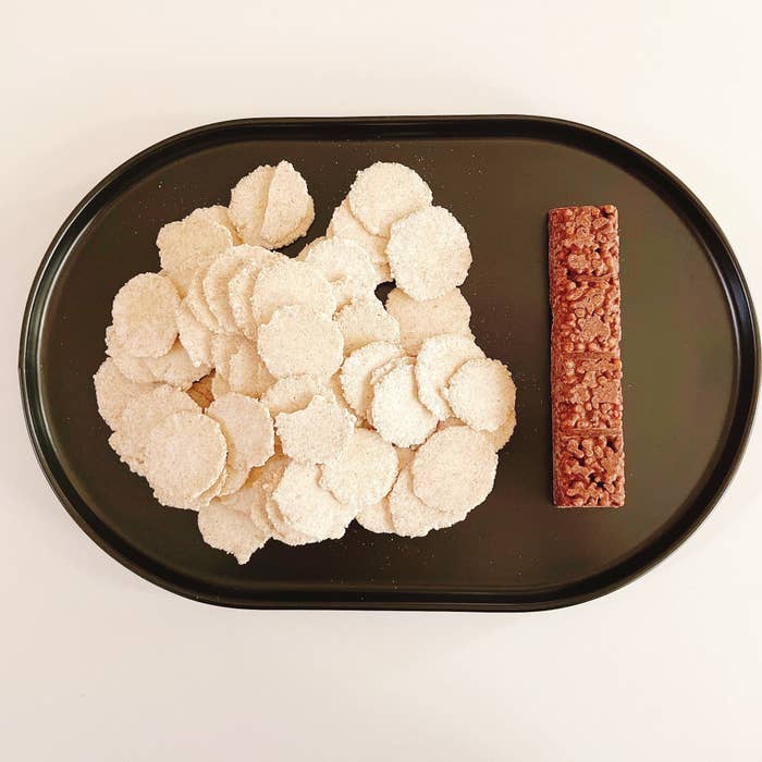 無印良品の「コオロギせんべい」「コオロギチョコ」