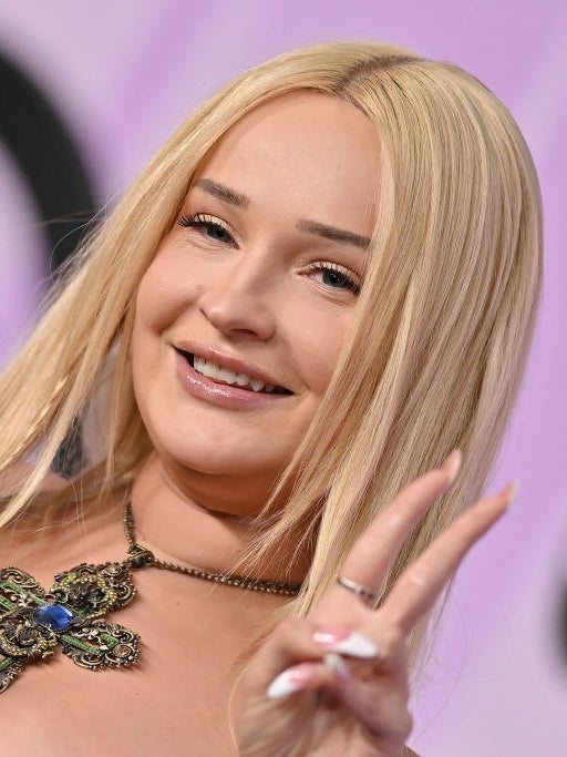 A close-up on Kim Petras&#x27;s neutral-looking make-up and statement neckalace