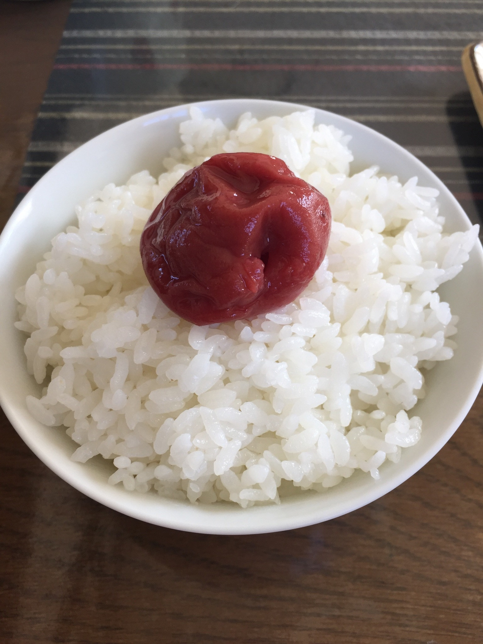 A bowl of rice with ketchup.