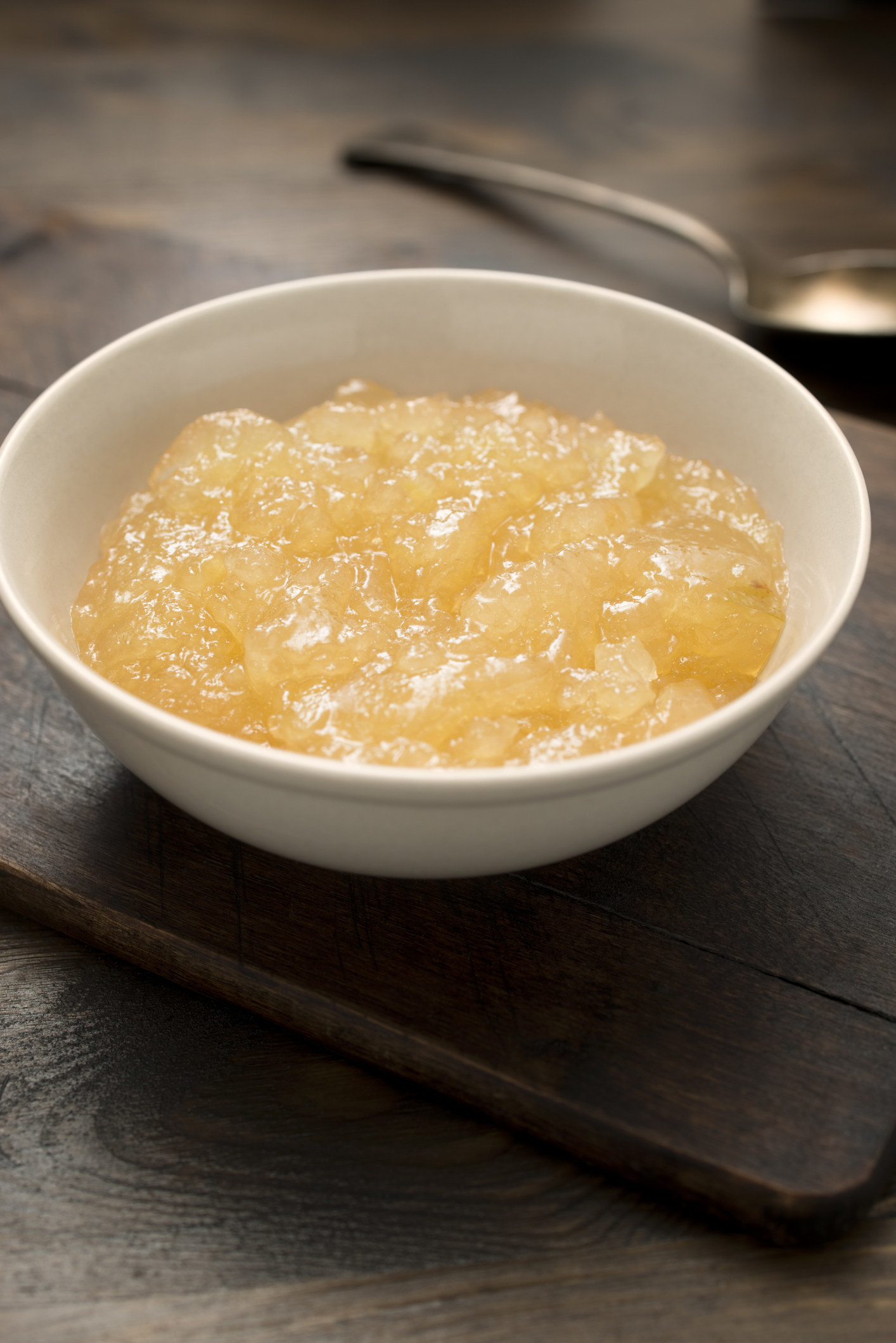 A bowl of apple sauce.