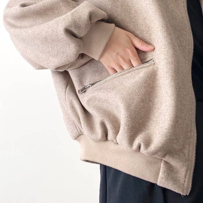 後ろ姿まで超カワイイ♡ZARAの「あったかジャケット」ぽわんとした袖の 