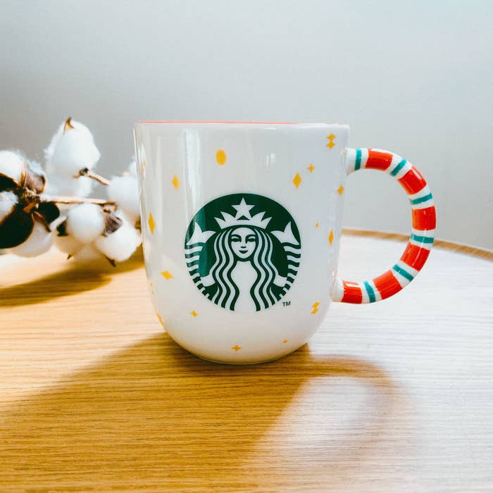 Starbucks（スターバックス）のおすすめのマグカップ「ホリデー2022マグキャンディーケーン355ml」