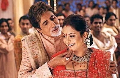 Amitabh Bachchan holding Shefali Shah&#x27;s chin