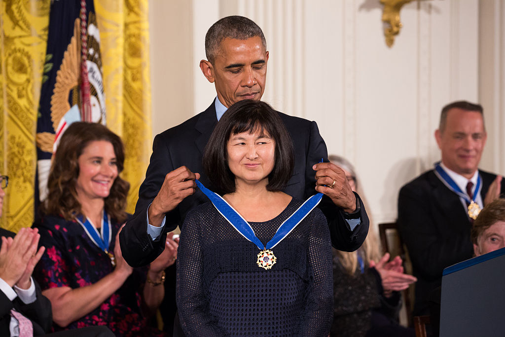 Lin getting the medal of freedom from president obama