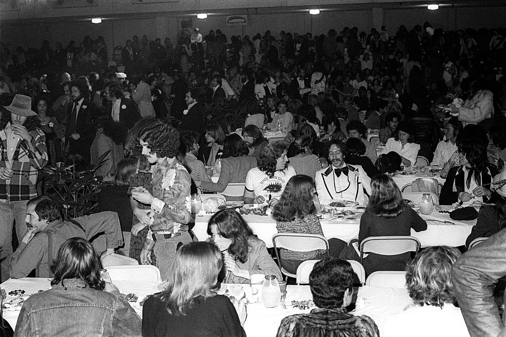 a concert hall filled with people eating the dinner