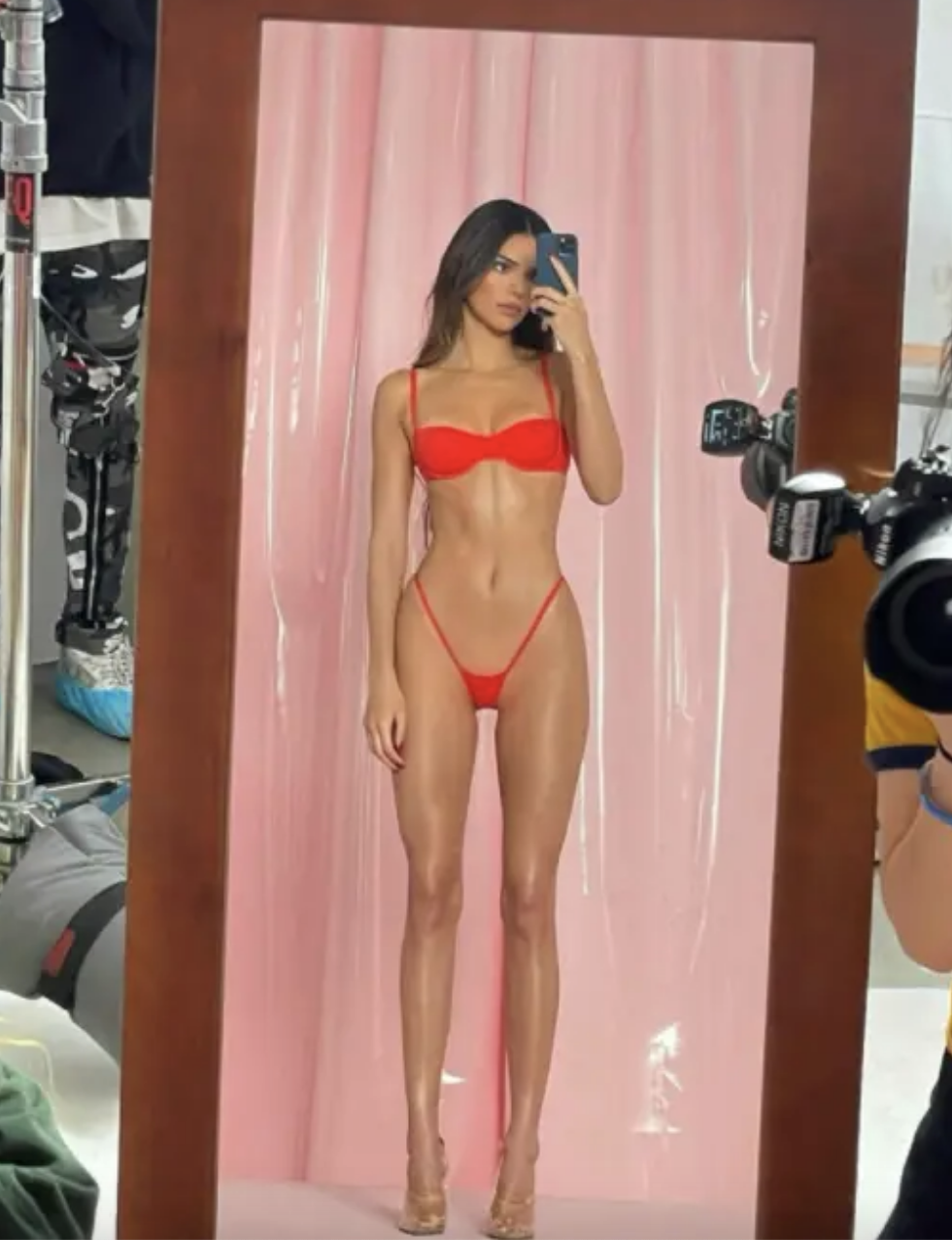 Kendall Jenner poses topless beside her sister Kylie in new shoot - Extra.ie