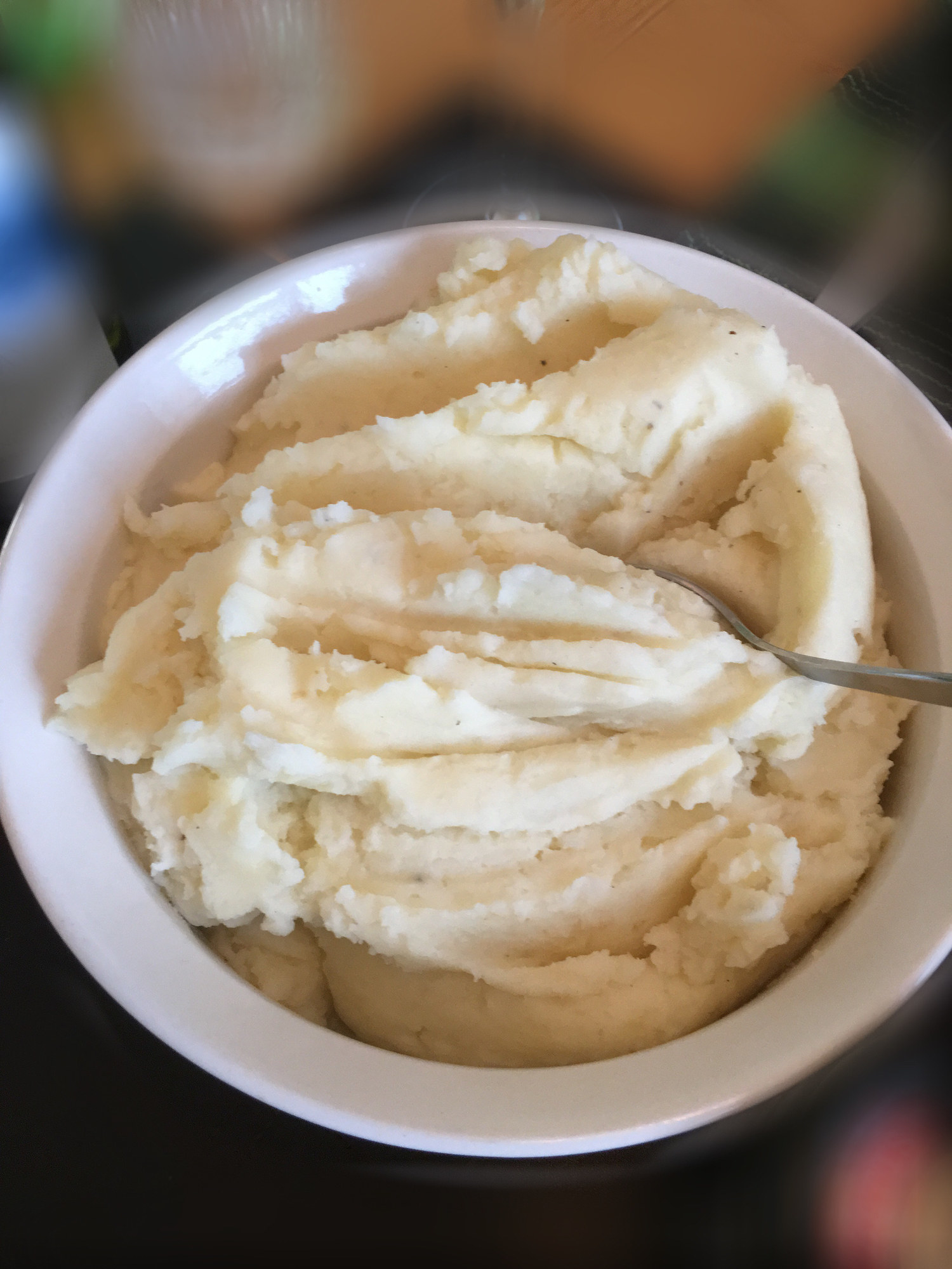 A bowl of creamy mashed potatoes