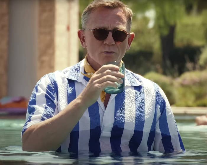 Daniel Craig in Glass Onion: A Knives Out Mystery