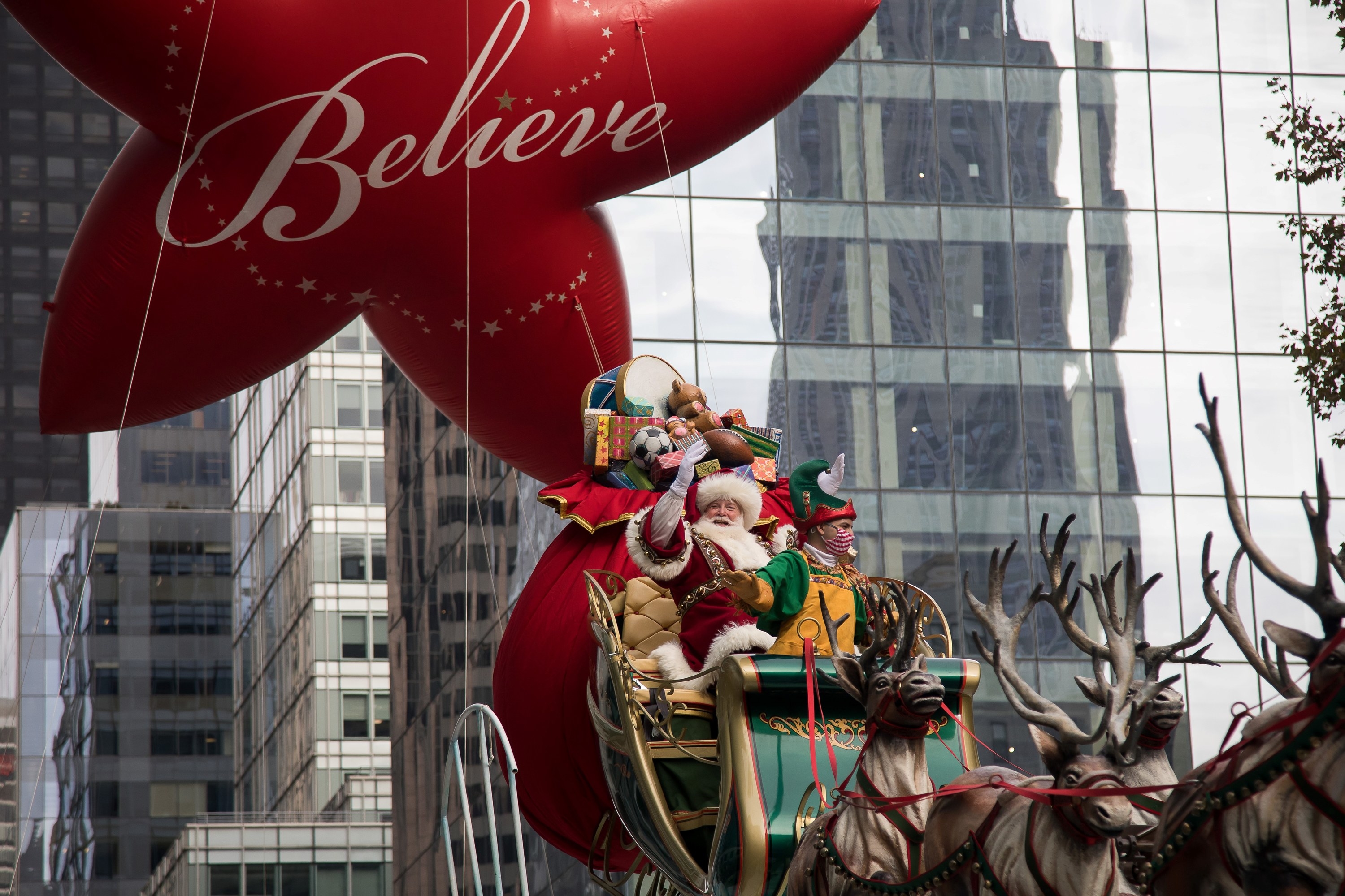 Santa float in the Macy&#x27;s Thanksgiving Day Parade 2021