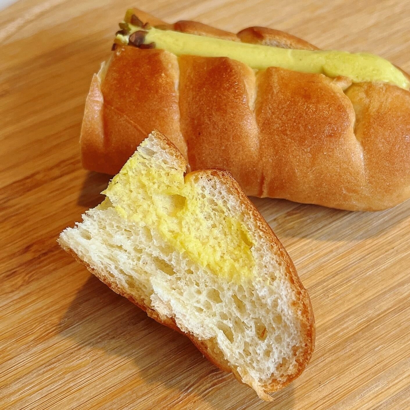 FamilyMart（ファミリーマート）のオススメのパン「ヴィエノワサンド（ピスタチオクリーム）」