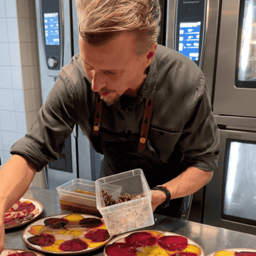 Paul Svensson garnishing his dishes