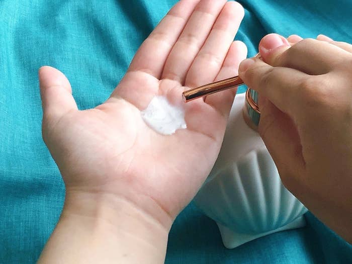 Francfranc(フランフラン)のおすすめ洗面所アイテム「シェル キッチンディスペンサー ホワイト」