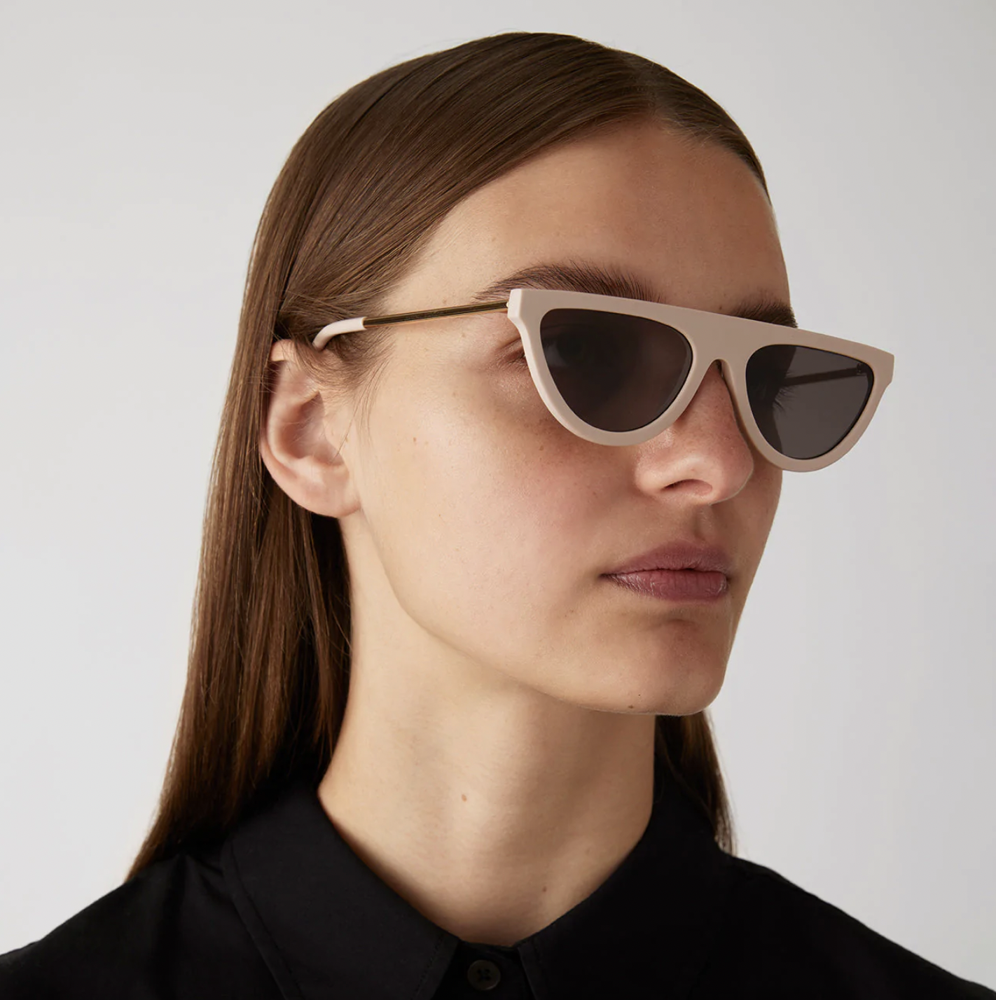 a person wearing the jenny bird sunglasses