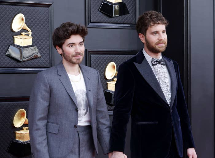 Noah and Ben holding hands at the Grammys