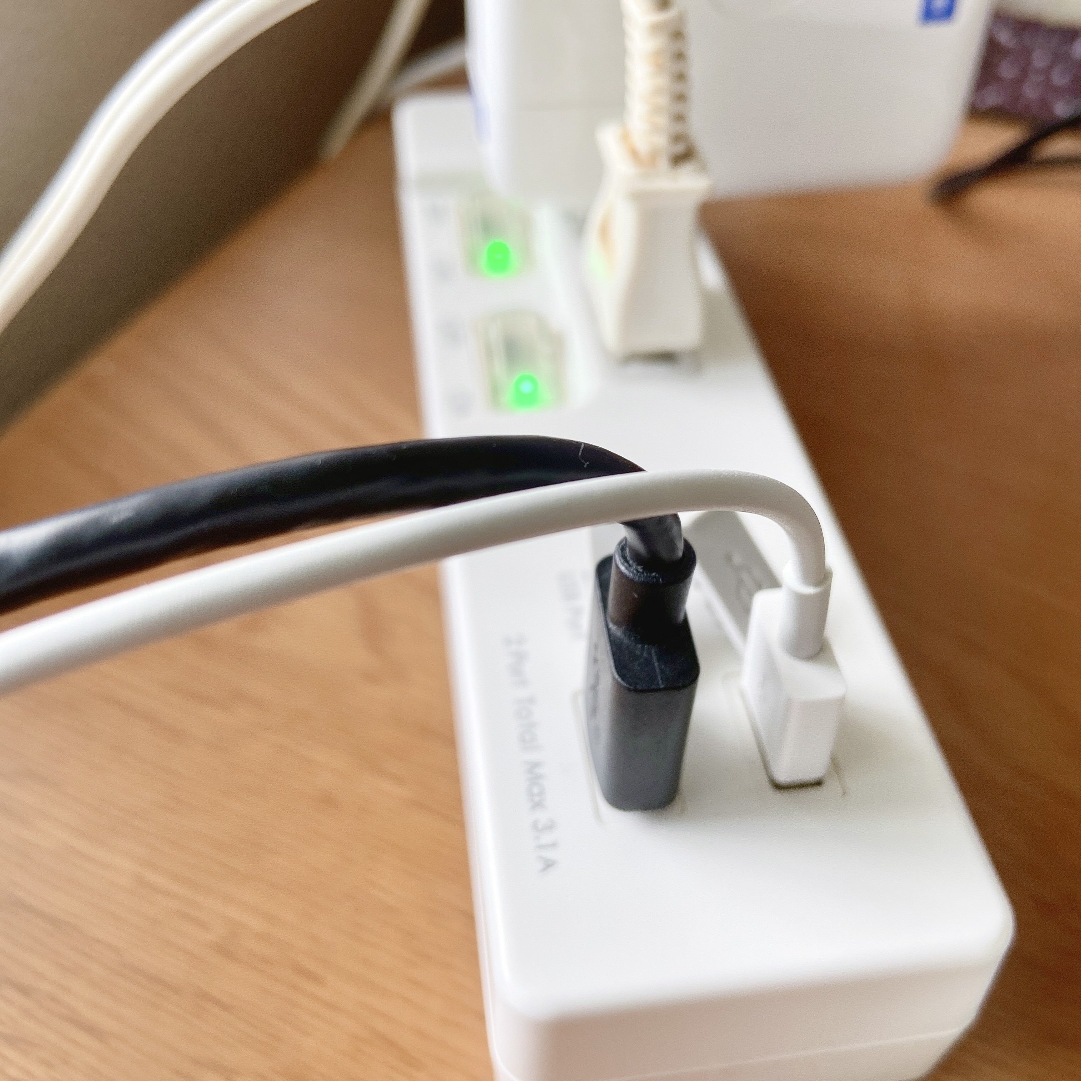 NITORI（ニトリ）のおすすめの便利グッズ「3.1A USBポート付2口節電タップ 2m」