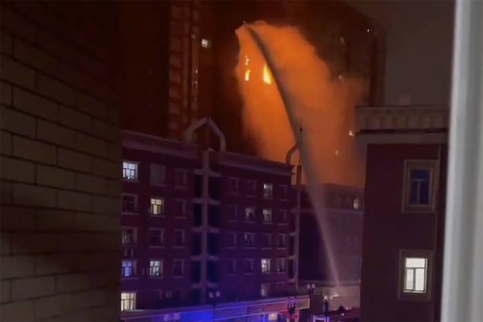 Fire tears through an apartment building in 