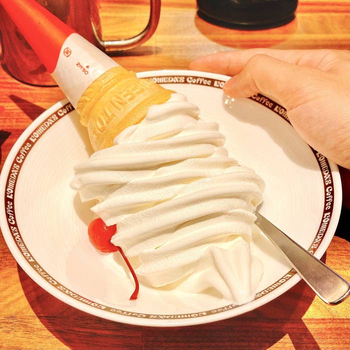 コメダ珈琲店のおすすめスイーツ「ソフトクリーム」