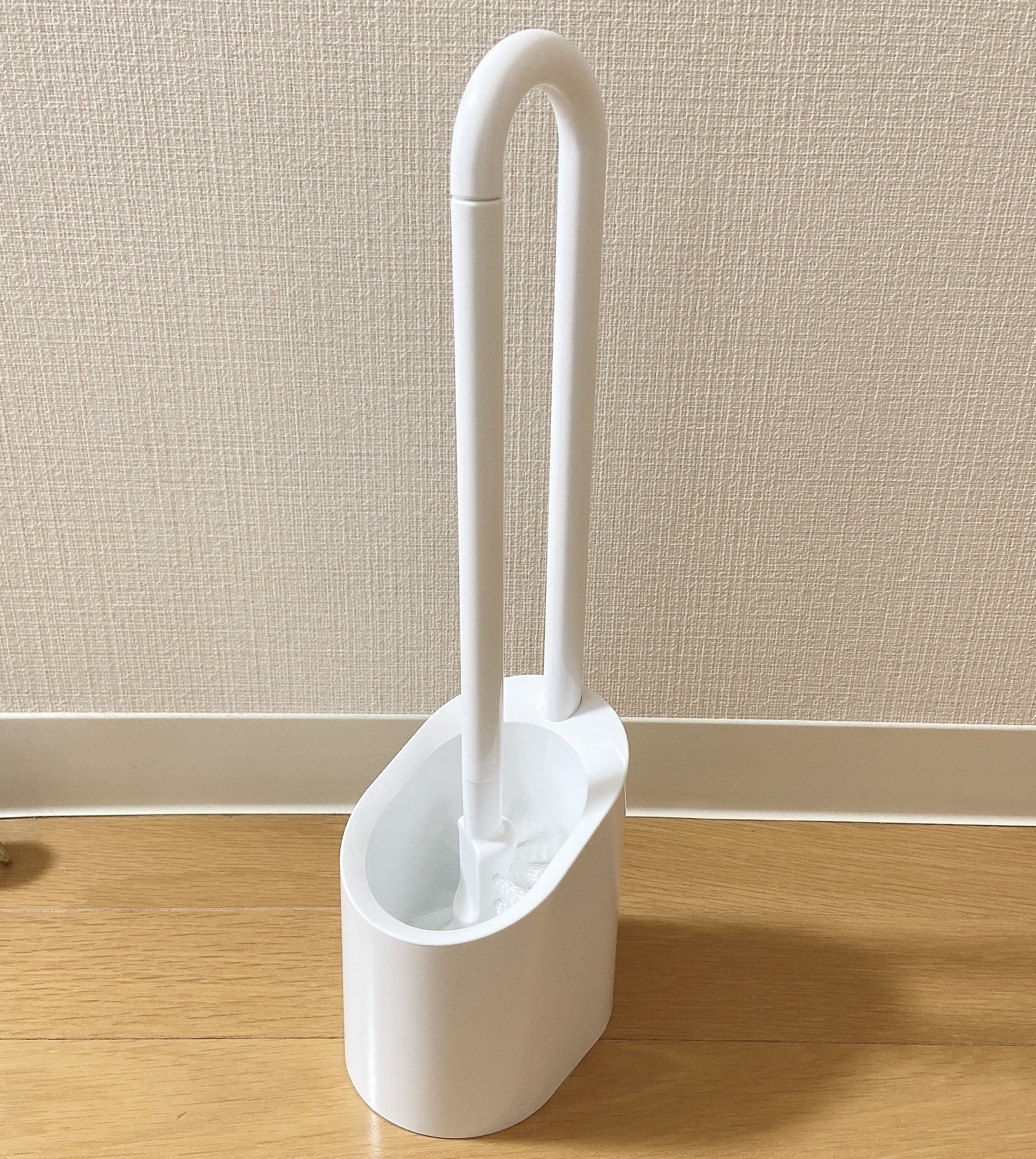 NITORI（ニトリ）のおすすめの便利グッズ「持ち運べる磁石収納トイレブラシ」