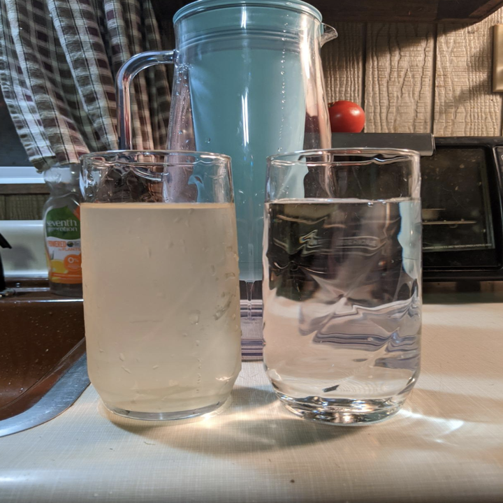 glass of dirty water and then glass of clean water thanks to the pitcher