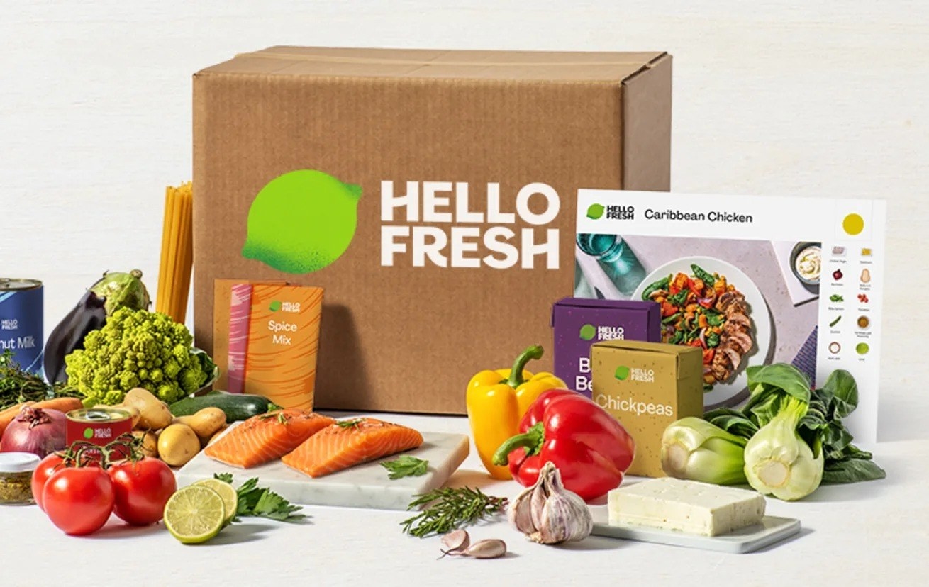 hellofresh box with everything in it