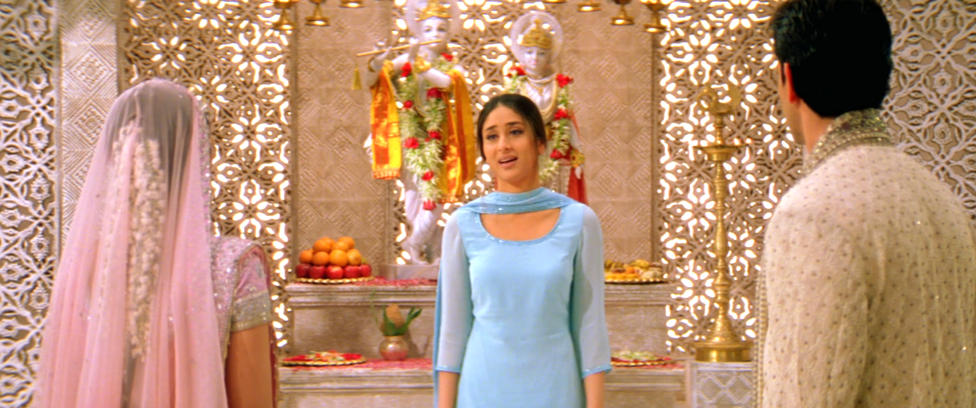 Kareena Kapoor talking