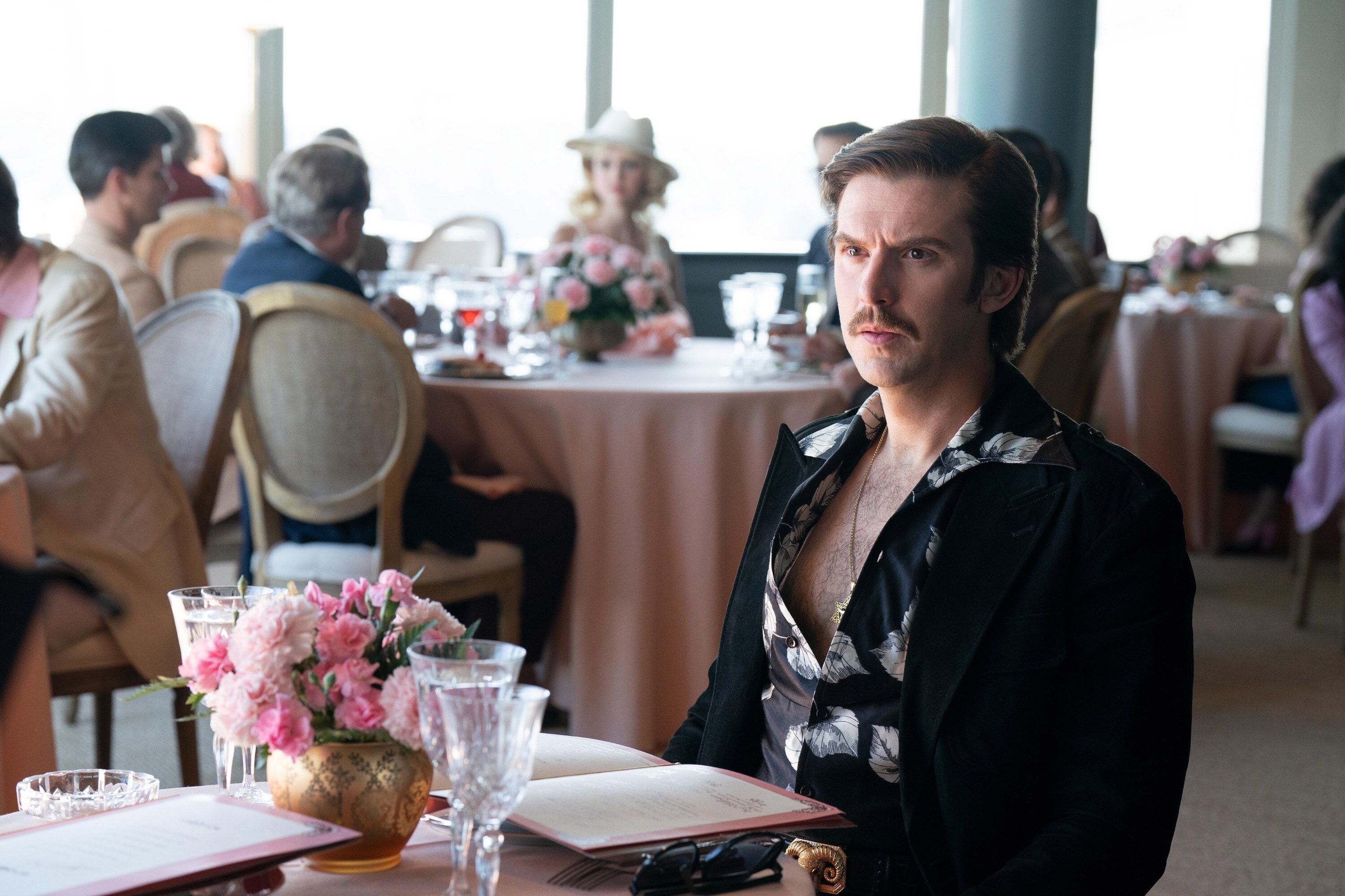 WELCOME TO CHIPPENDALES, Dan Stevens as Paul Snider, ‘An Elegant, Exclusive Atmosphere&#x27;, (Season 1, ep. 101, aired Nov. 22, 2022)