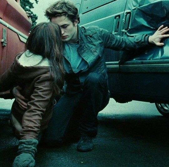 Escena de Edward salvando a Bella de la camioneta