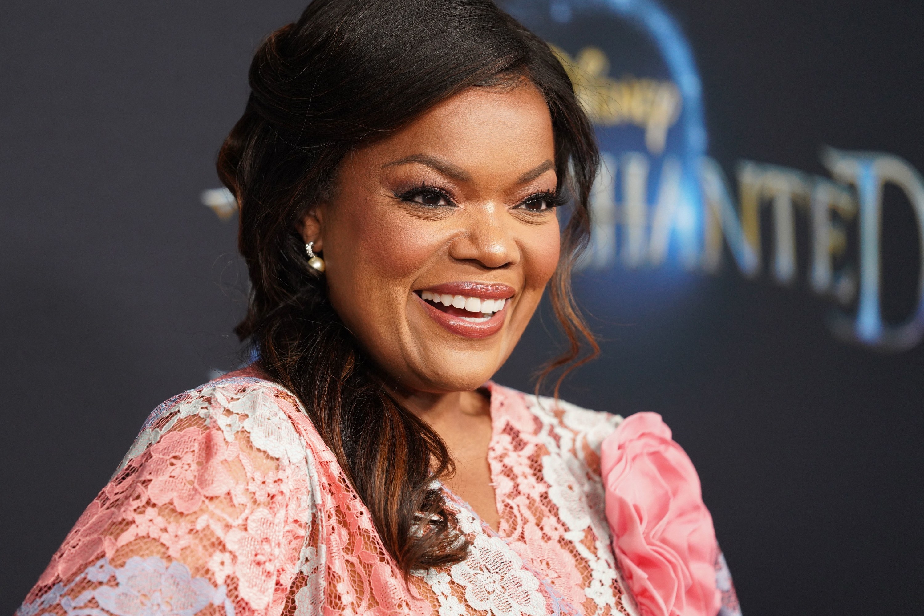 Yvette Nicole Brown on the red carpet