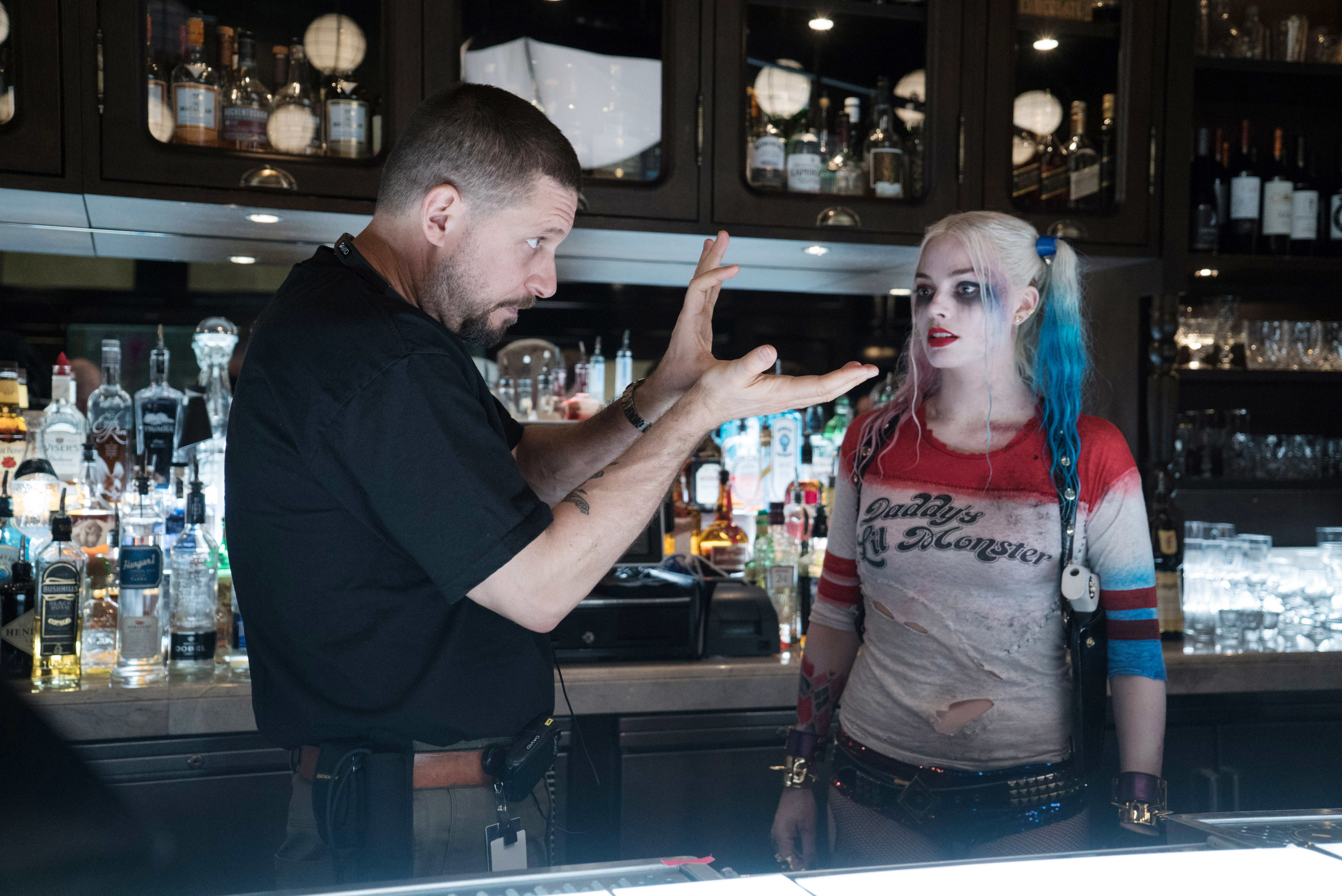 Harley Quinn talking to a bartender