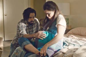 Jack from This Is Us rubbing Rebecca's pregnant belly