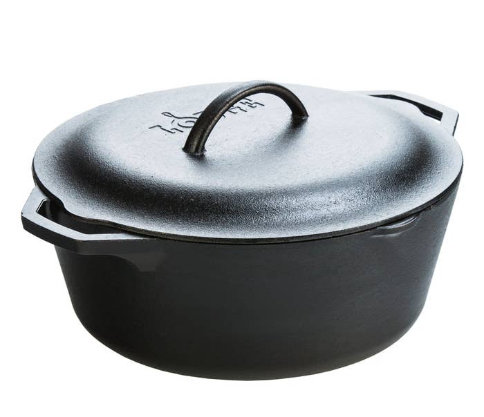 the black cast iron pot