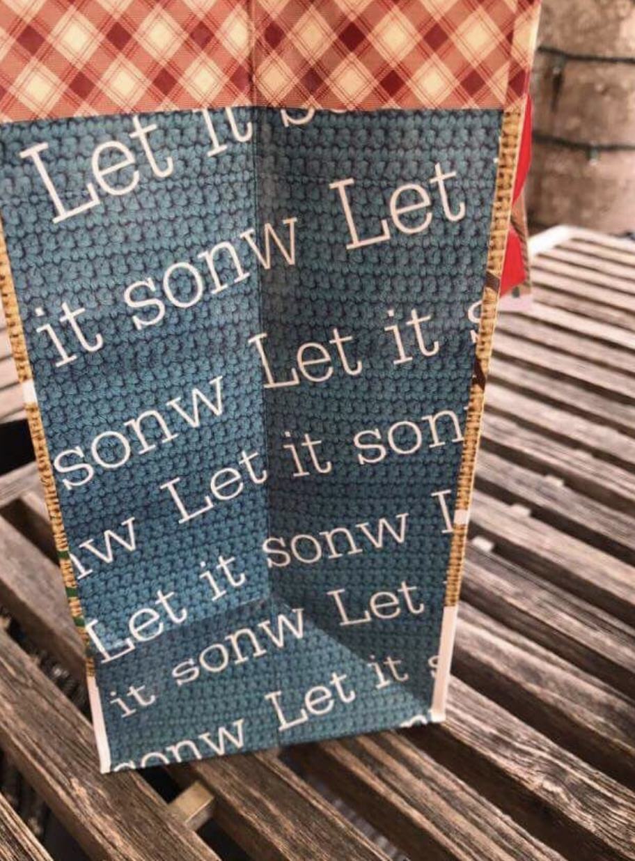 &quot;Let is sonw&quot; instead of &quot;Let it snow&quot; on a gift bag