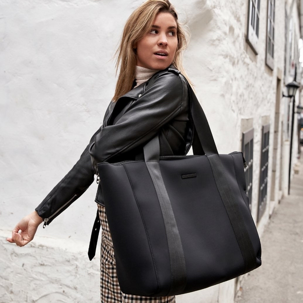 a person wearing the large minimalist tote