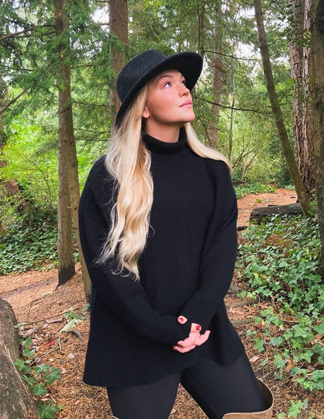 a reviewer in the sweater in black