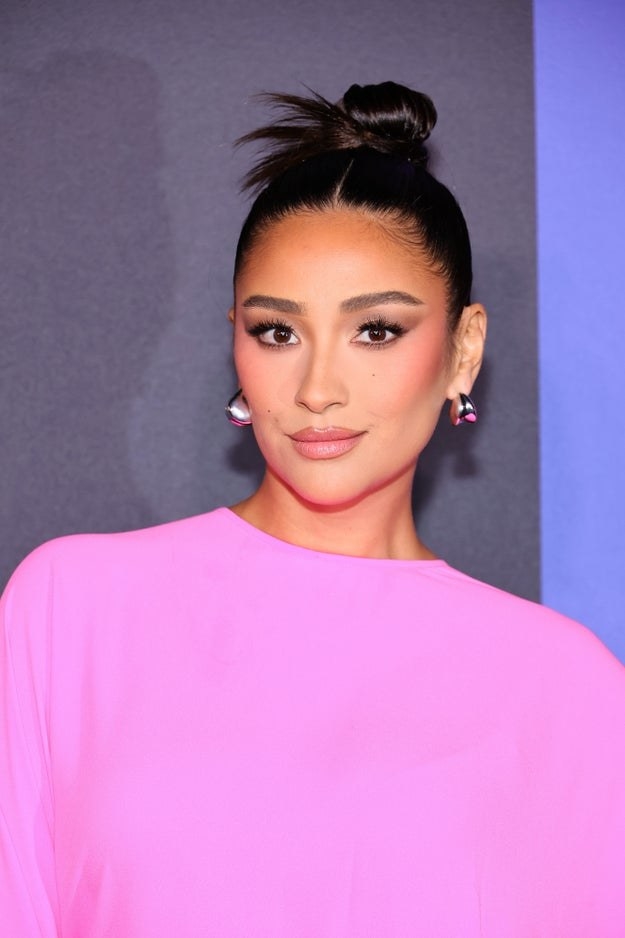 Shay Mitchell attends 2022 Harper&#x27;s Bazaar ICONS &amp;amp; Bloomingdale&#x27;s 150th Anniversary on September 09, 2022 in New York City