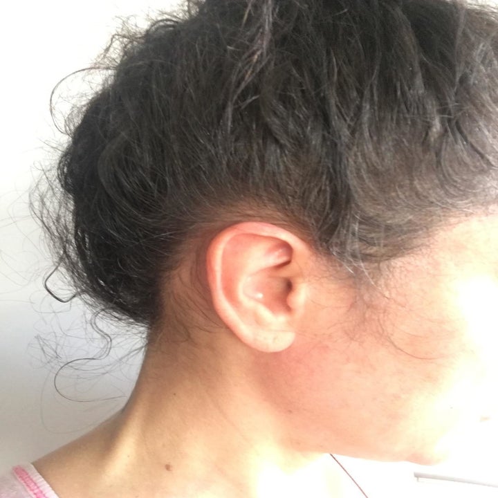 Same reviewer showing hair after using root cover-up spray