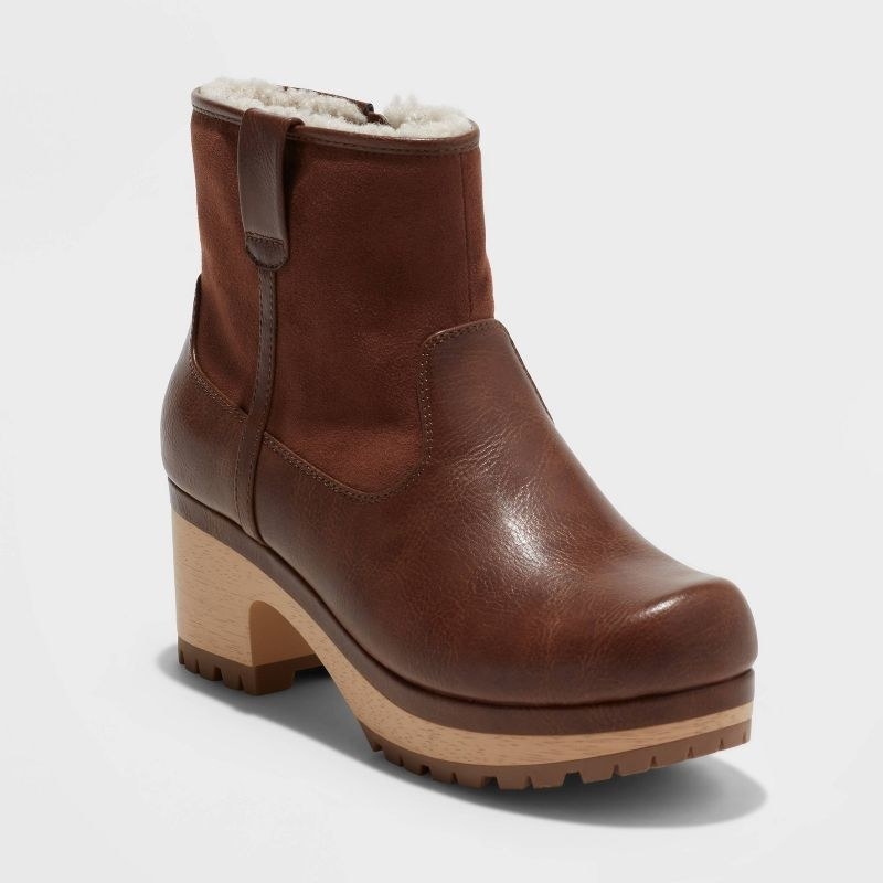 brown fleece-lined clog boots