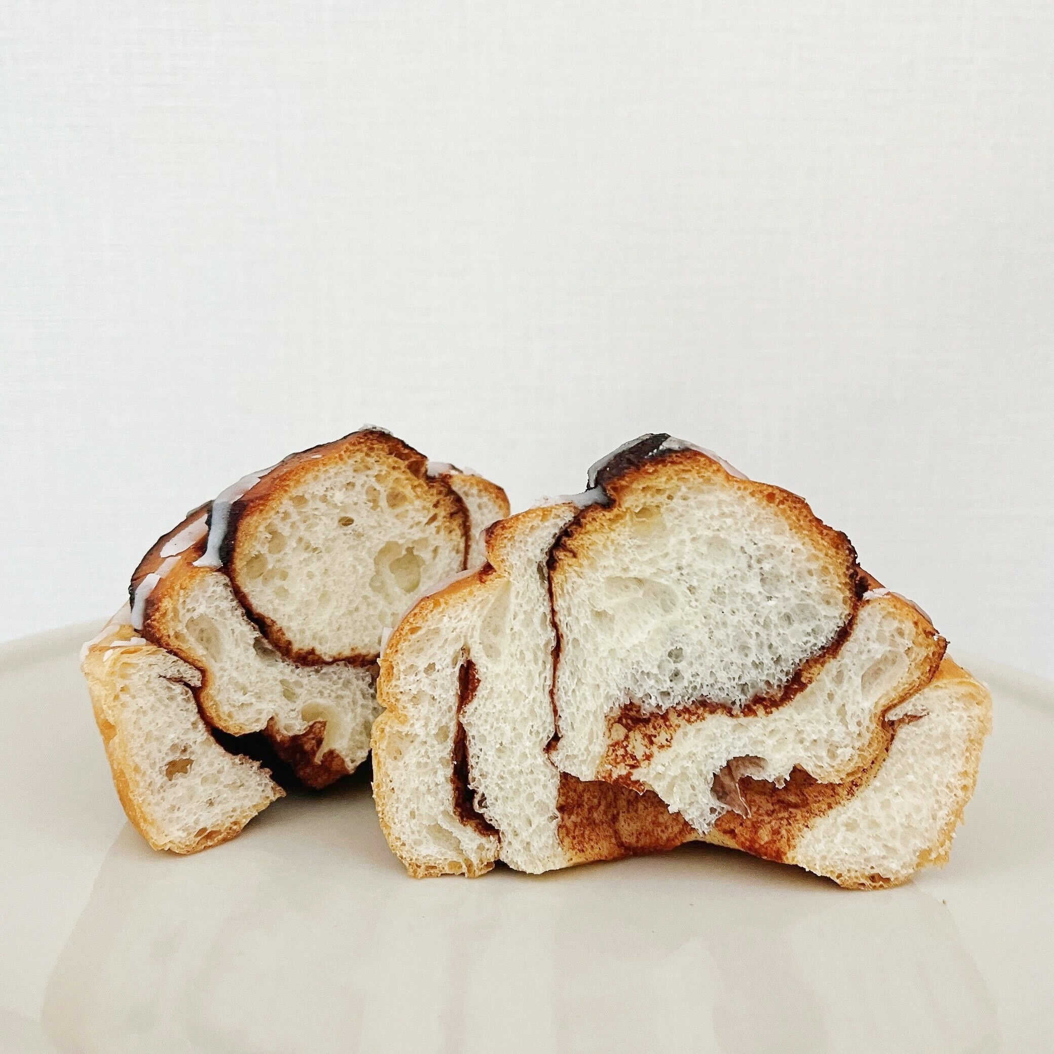 セブン-イレブンのオススメのパン「糖質を控えたシナモンロール」