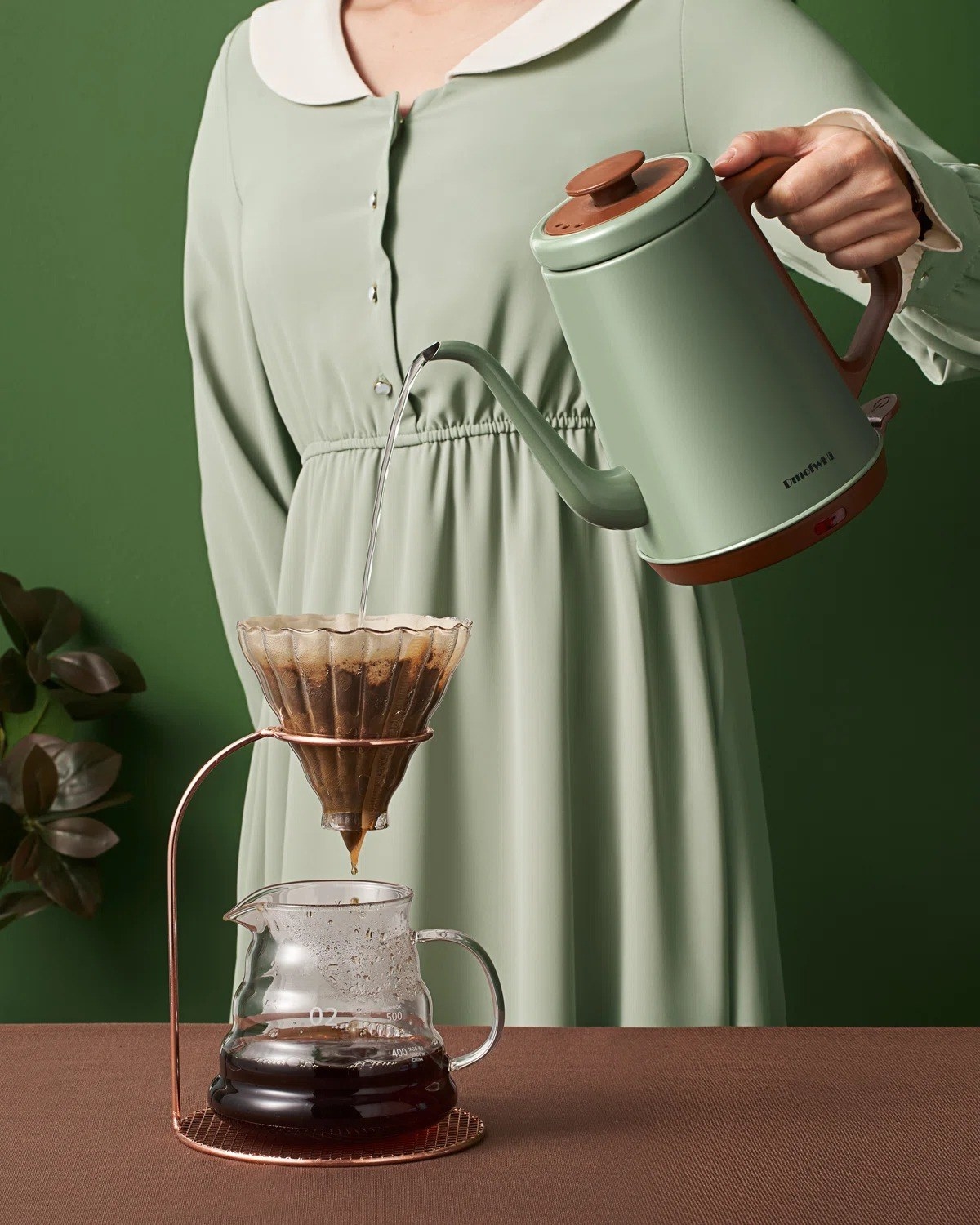 a model using the green kettle