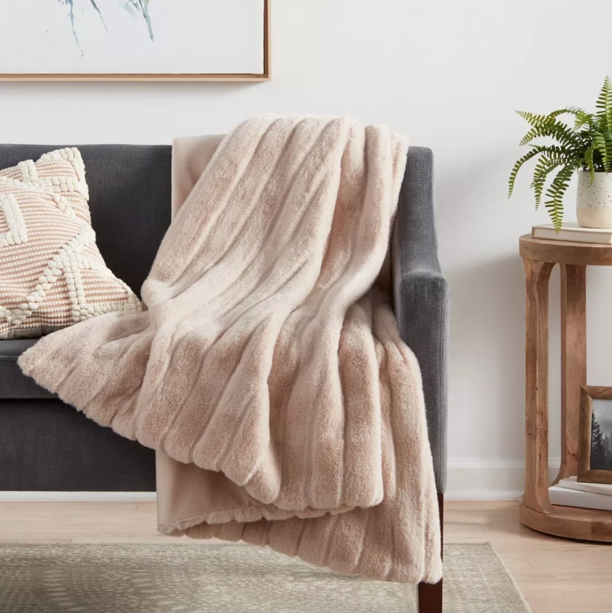 the faux fur blanket in white