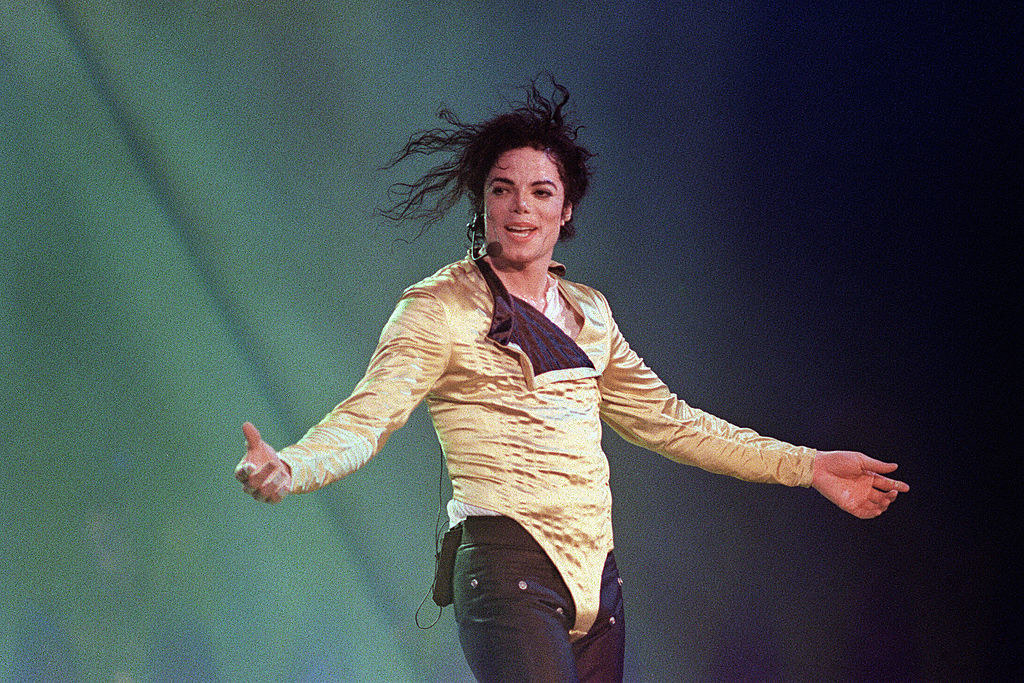 MJ performing