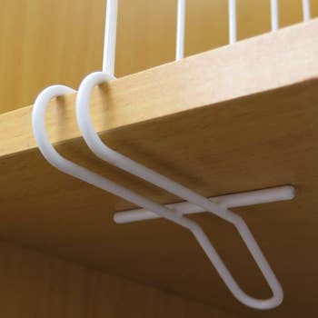 Closeup of the way a shelf divider fastens to a shelf'
