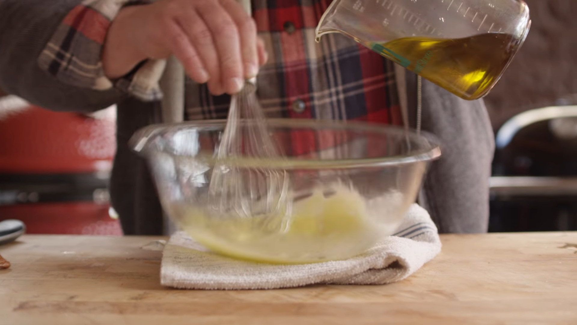 making aioli with oil and crushed carlic