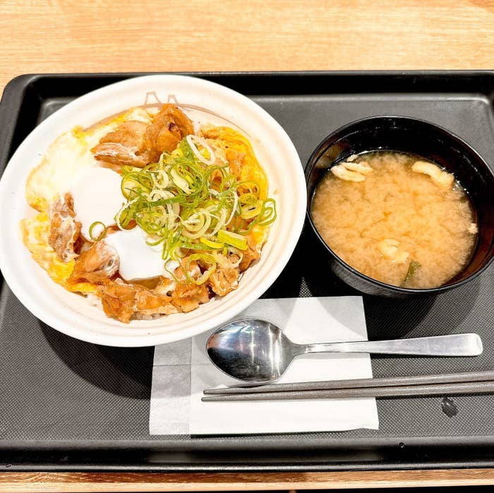 松屋のおすすめ期間限定メニュー「親子丼」