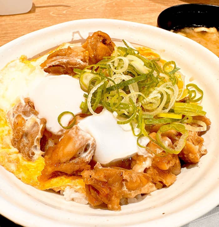 松屋のおすすめ期間限定メニュー「親子丼」